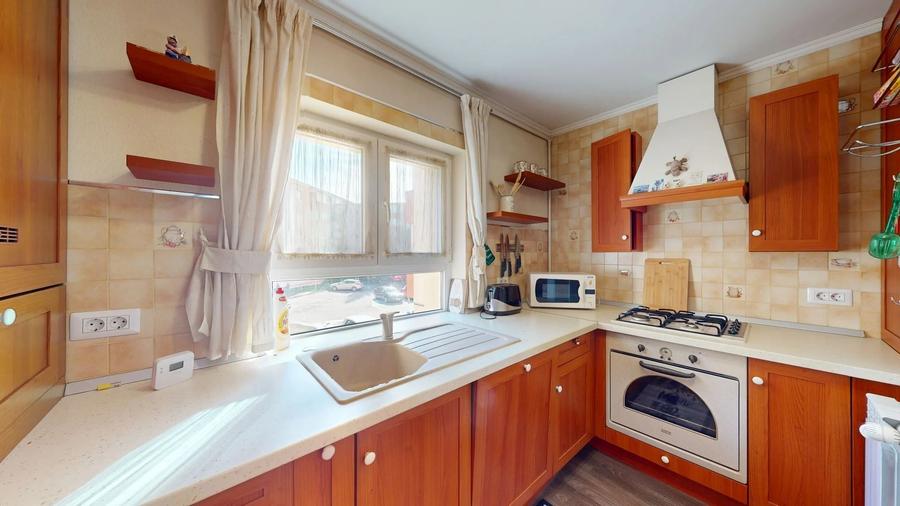 Apartament cu 3 camere decomandat, mobilat în Scriitorilor
