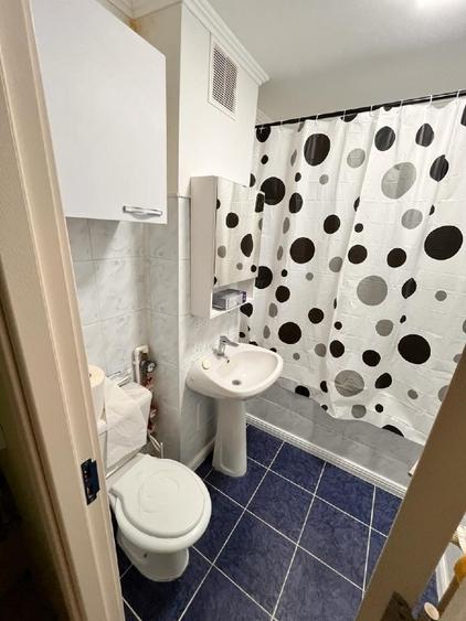 Apartament cu 3 camere semidecomandat în Pantelimon