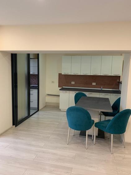 Apartament cu 3 camere semidecomandat în Ultracentral