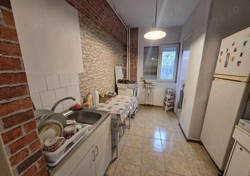 Apartament cu 3 camere decomandat, mobilat în Iancului