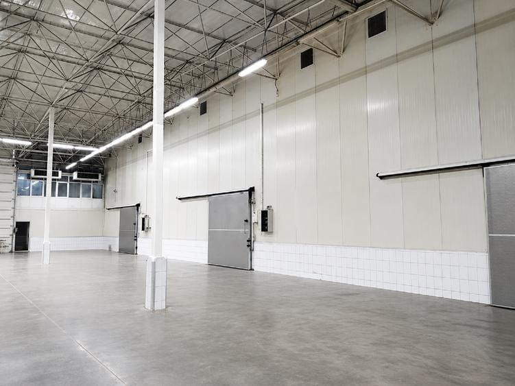Spațiu industrial, de 3,000 mp, în Central