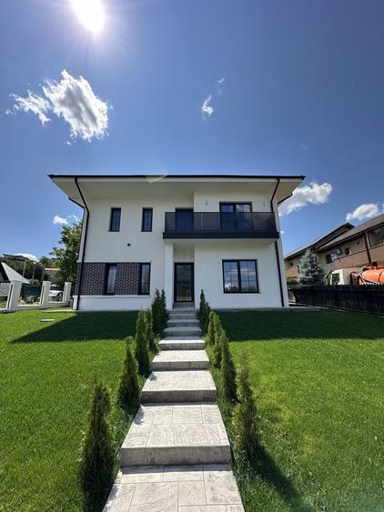 Casă cu 4 camere în Valea Adâncă