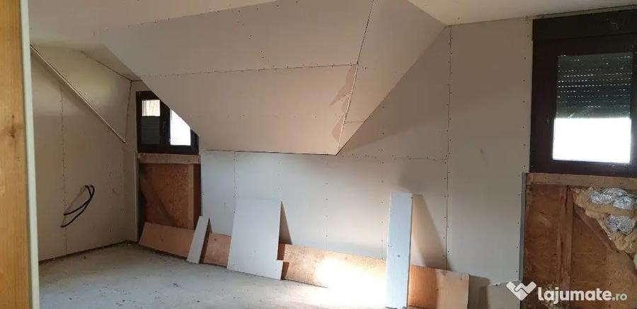 Casă cu 7 camere cu Teren 650 Mp în Lipănești