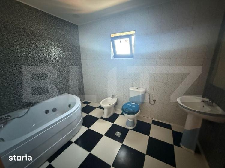 Casă cu 9 camere cu Teren 1000 Mp în Comișani