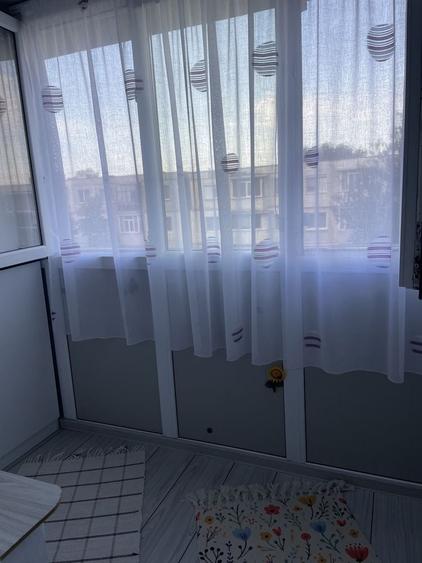 Apartament cu 3 camere semidecomandat în Sârbi