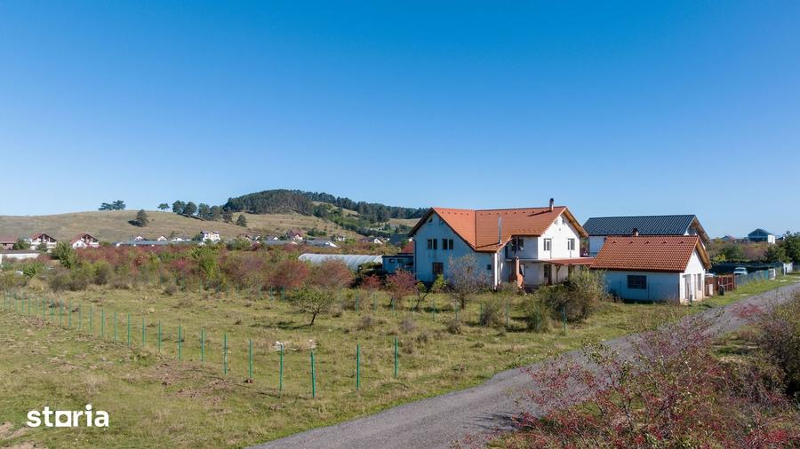 Teren de 1296 mp, în Sânpetru