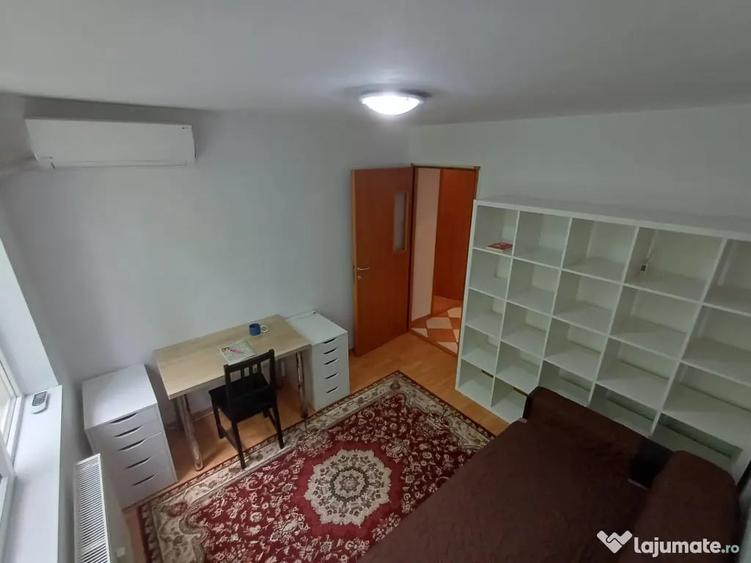 Apartament cu 3 camere decomandat în Tei