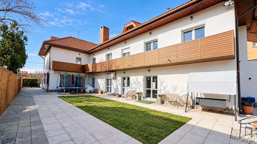 Casă individuală cu 7 camere cu Canalizare în Voluntari