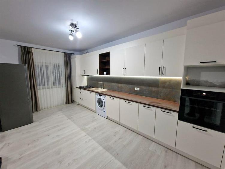 Apartament cu 3 camere decomandat în Ipotești