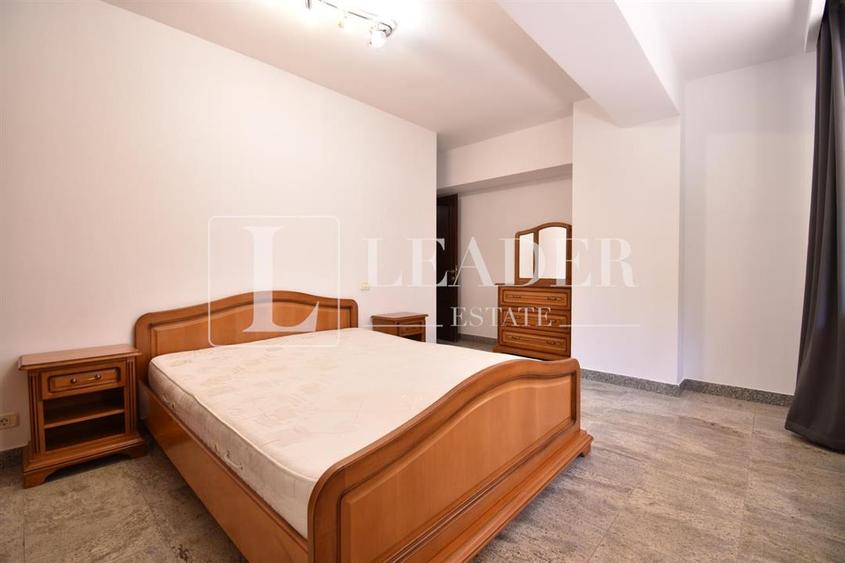 Apartament cu 4 camere semidecomandat în Aviatorilor