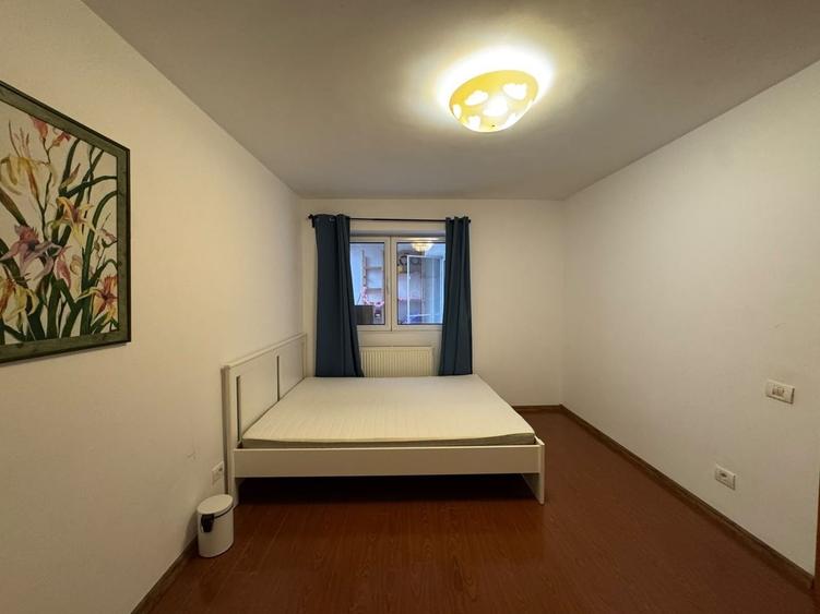 Apartament cu 3 camere decomandat în Jiului