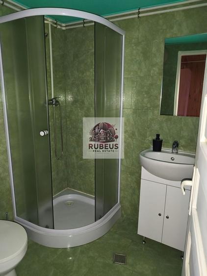 Casă cu 5 camere cu Canalizare în Est