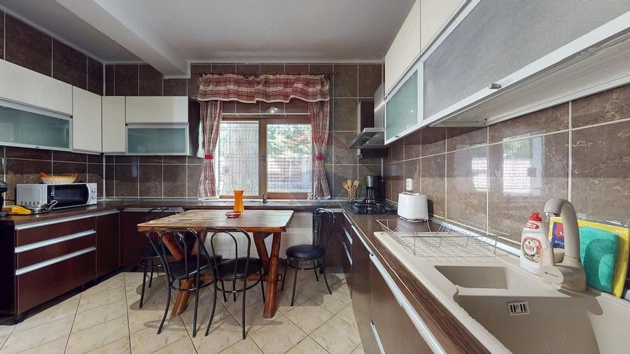 Casă cu 5 camere cu Teren 745 Mp în Cioplea