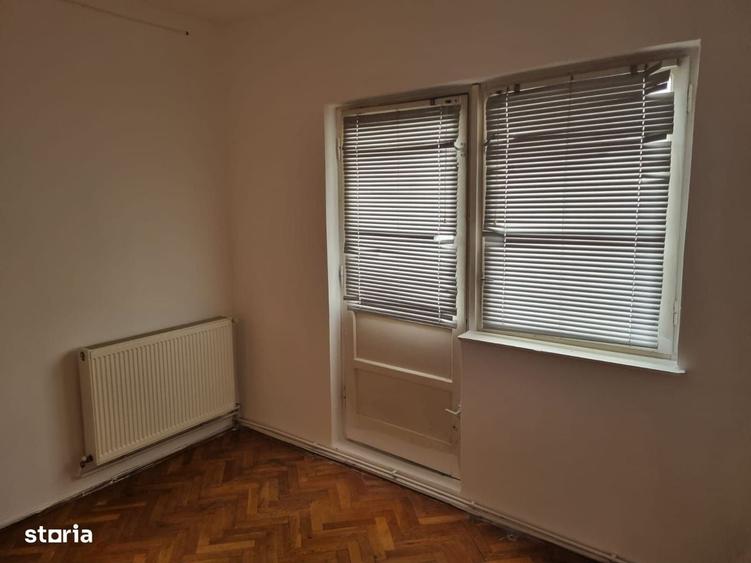 Apartament cu 3 camere semidecomandat în Central