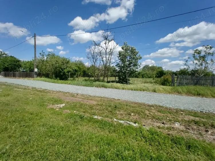 Teren de 934 mp, în Perieți