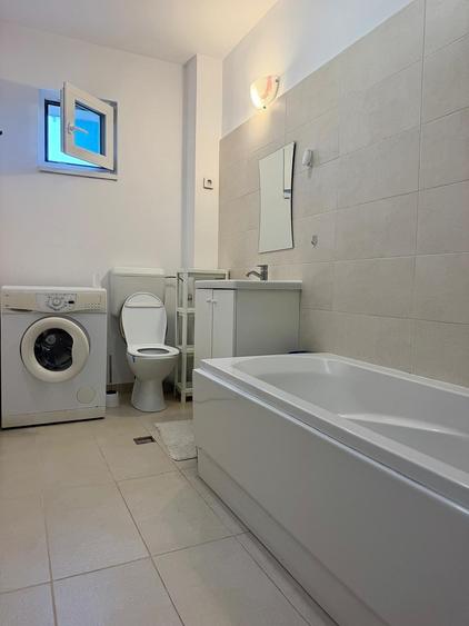 Apartament cu 3 camere semidecomandat în Drumul Taberei
