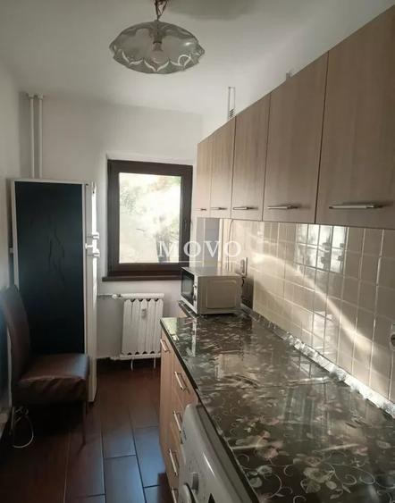 Garsonieră decomandată, mobilată în Badea Cârțan