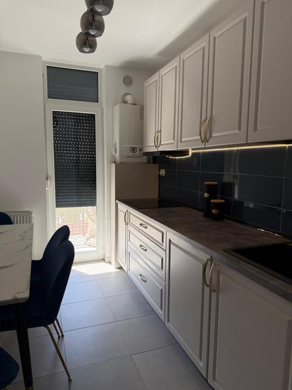 Apartament cu 2 camere decomandat, mobilat în Central