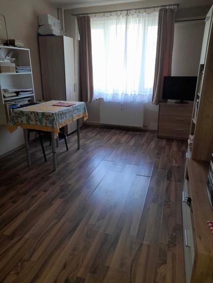 Apartament cu 3 camere decomandat în Drumul Taberei