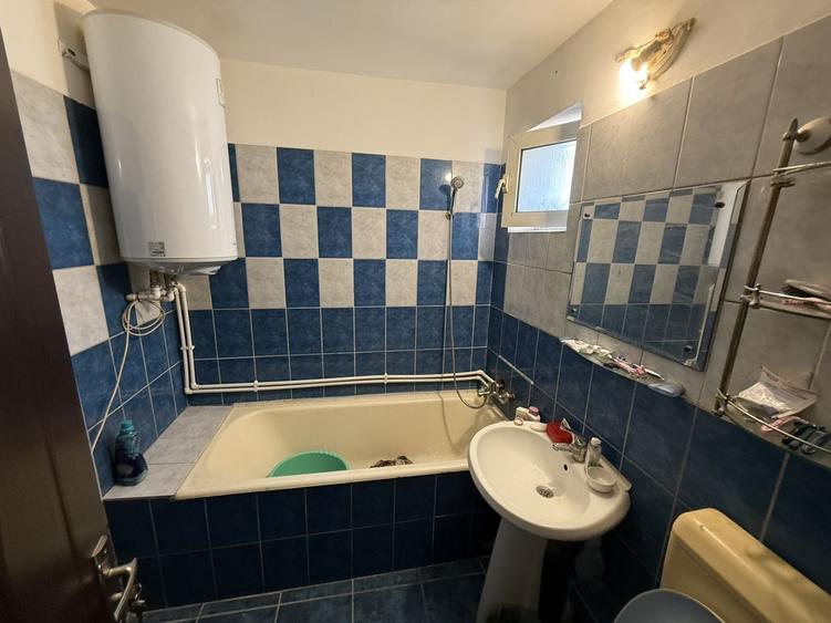 Apartament cu 3 camere decomandat, mobilat în Tomis Nord