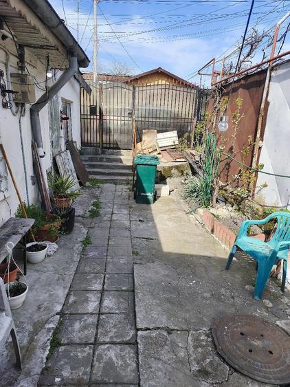 Casă cu 2 camere cu Teren 200 Mp în Central