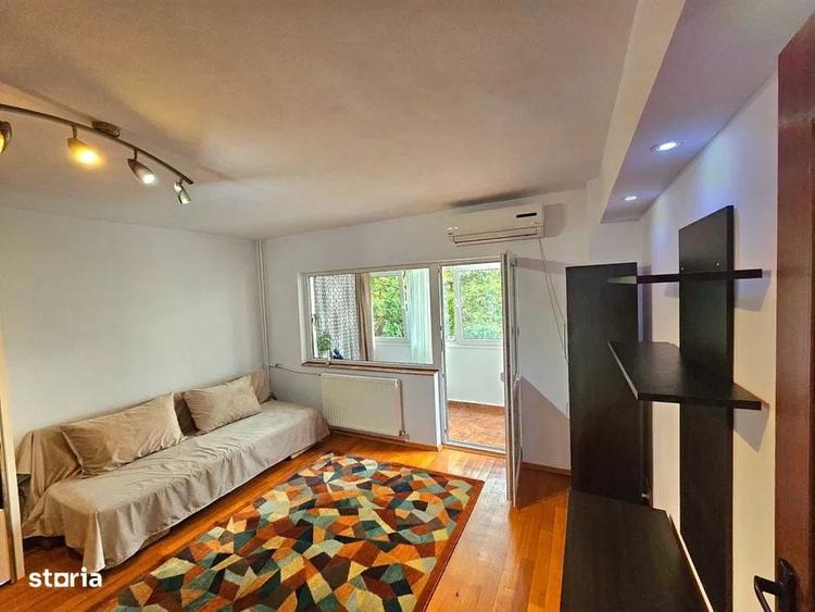 Apartament cu 3 camere decomandat în Tei