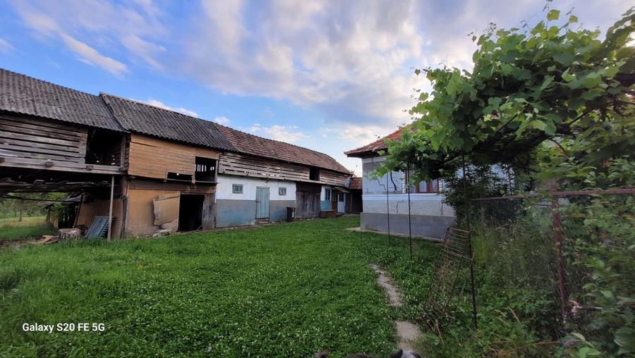 Casă cu 4 camere decomandat în Central
