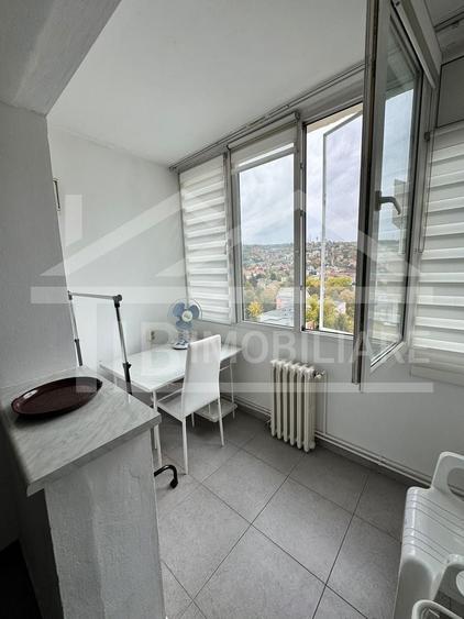 Apartament cu 3 camere decomandat, mobilat în Cornișa