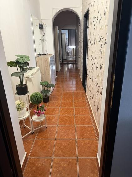 Apartament cu 3 camere în Periferie