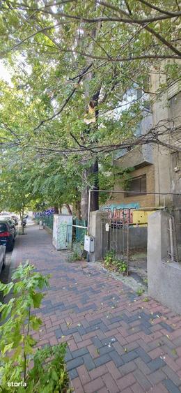 Apartament cu 3 camere nedecomandat în Centrul Civic