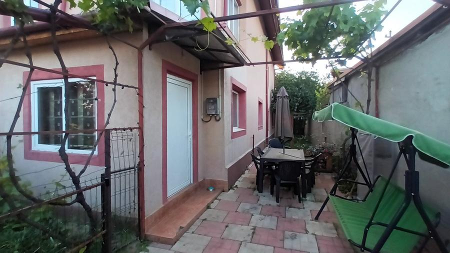 Casă individuală cu 10 camere cu Teren 331 Mp în Petricani