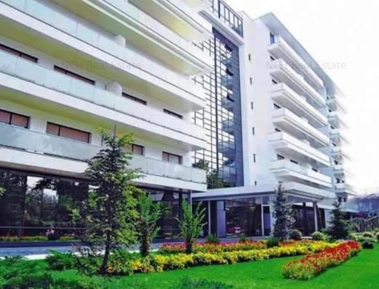 Penthouse cu 8 camere semidecomandat în Mamaia