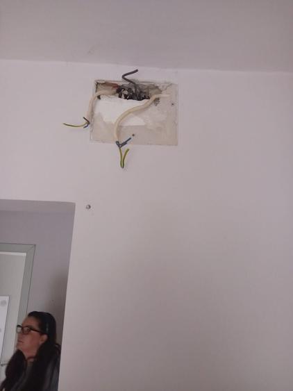 Apartament cu 3 camere semidecomandat în Girocului