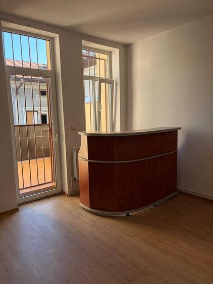 Inchirieri, apartament 3 camere decomandat, in vila! - 2