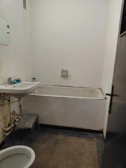 Apartament cu 3 camere semidecomandat în Țiglina 1