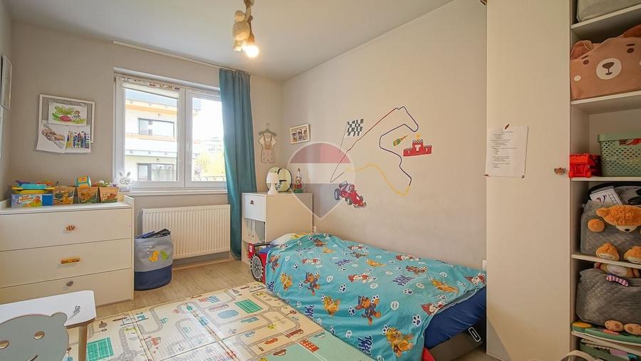Apartament cu 3 camere decomandat, mobilat în Tractorul