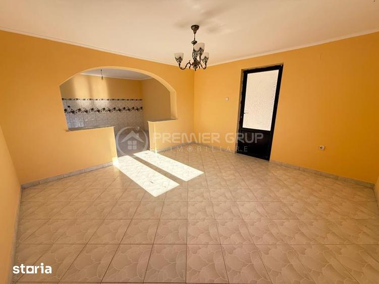 Casă cu 5 camere cu Teren 1517 Mp în Mironeasa