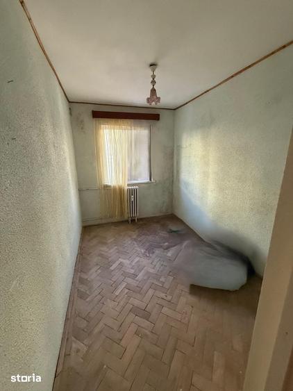 Apartament cu 3 camere semidecomandat în George Enescu