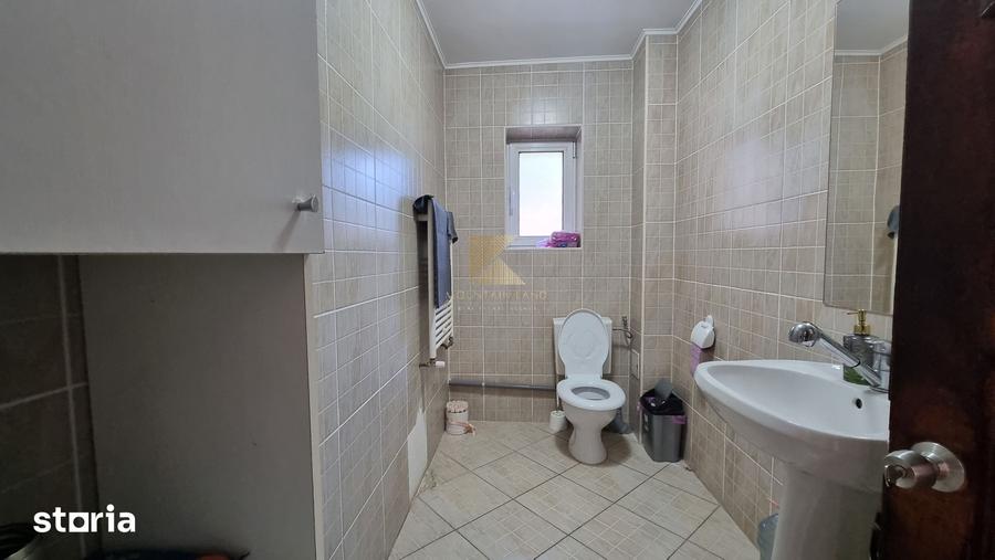 Spațiu comercial, de 100 mp, în Florilor