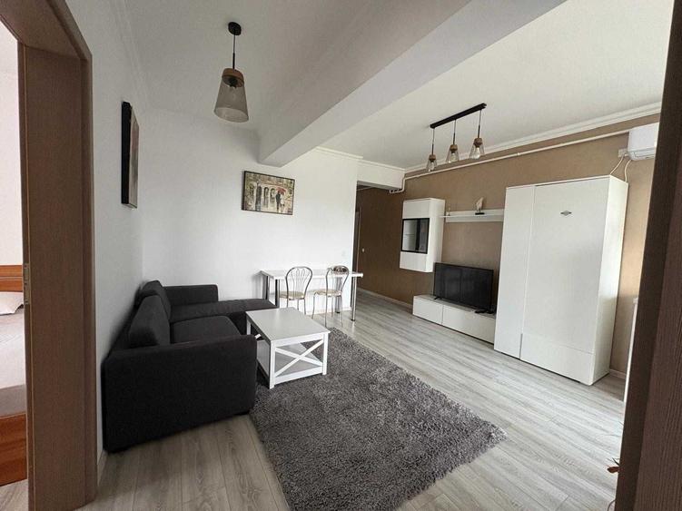 Apartament cu 3 camere semidecomandat în Central