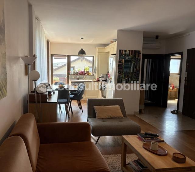 Apartament cu 3 camere semidecomandat, mobilat în Bună Ziua