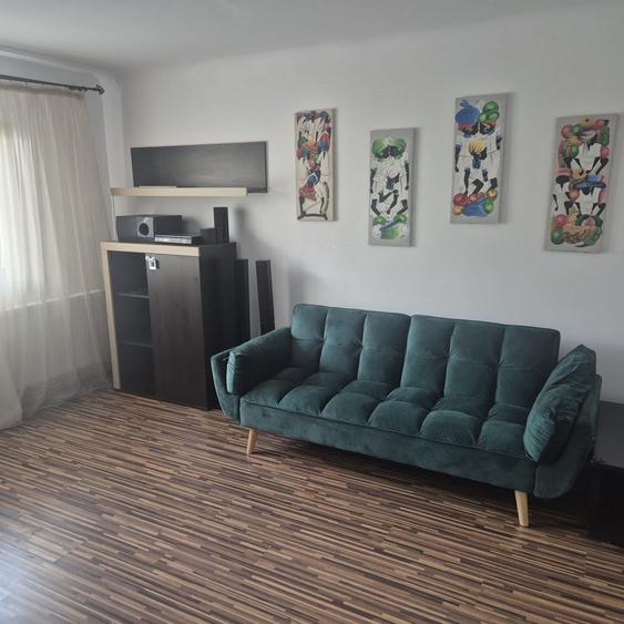 Apartament cu 3 camere decomandat în 1 Mai