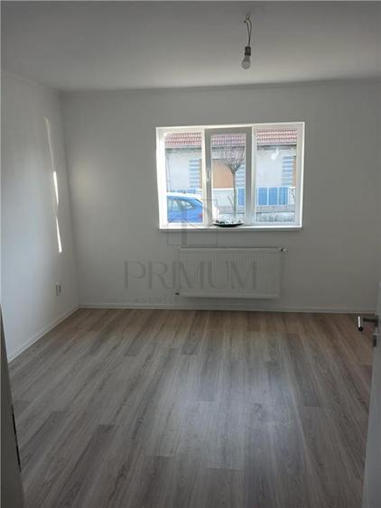 Duplex cu 4 camere cu Canalizare în Plopi