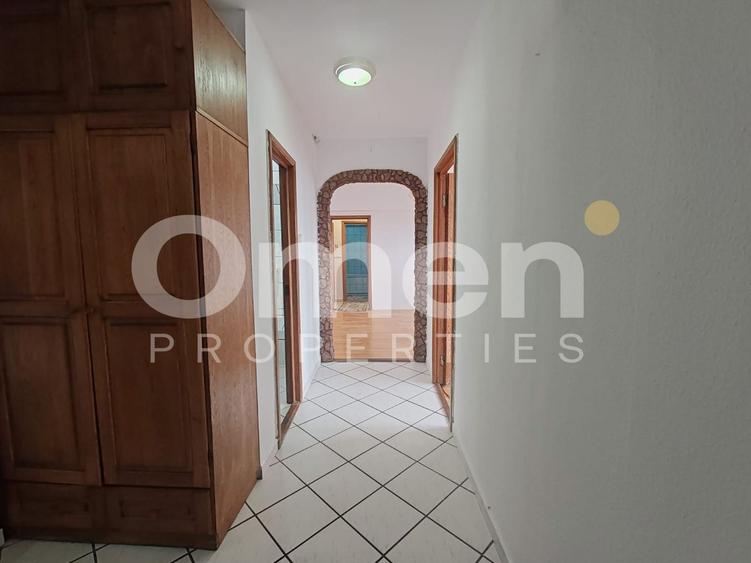 Apartament cu 3 camere semidecomandat în Central