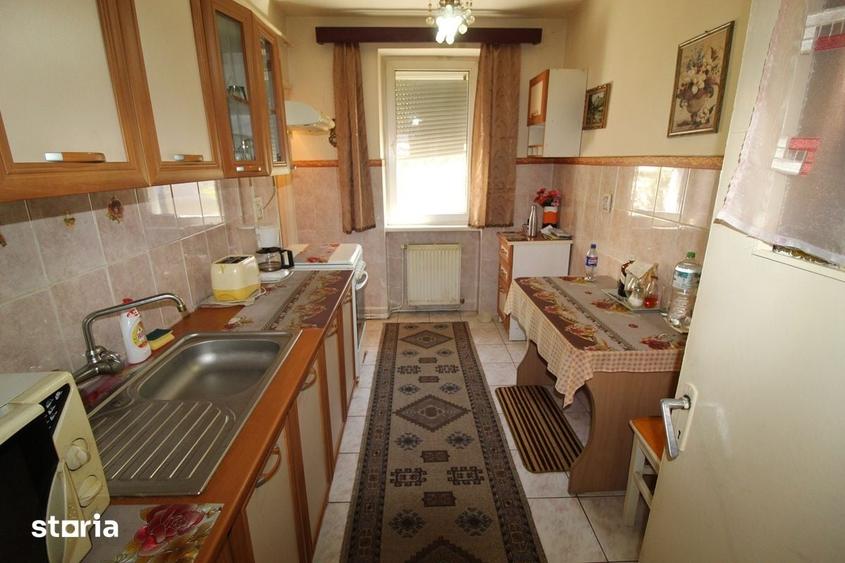 Vand apartament 4 camere in Hunedoara, zona OM-Str.Ma?i?orului, et. 2 - 9