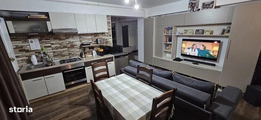 Apartament cu 3 camere decomandat în Km 5