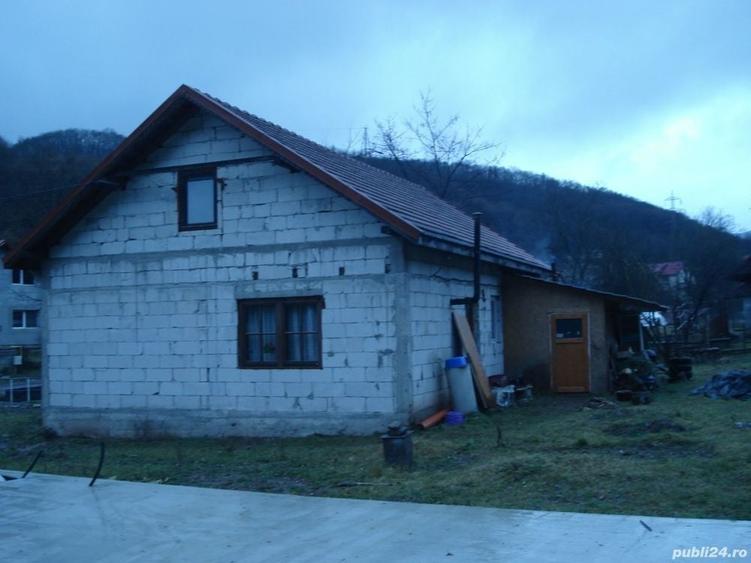 Apartament cu 3 camere decomandat în Șoimuș