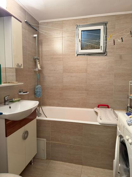 Apartament cu 4 camere semidecomandat în Lacul Tei