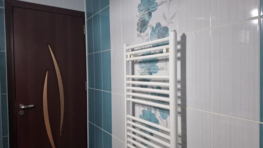 Apartament cu 2 camere semidecomandat în Craiovița Nouă