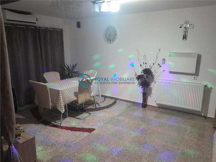 Casă individuală cu 5 camere cu Canalizare în Chițorani